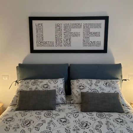 Mandi Mandi Cavour Apartment Udine Luaran gambar