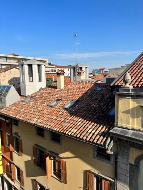 Mandi Mandi Cavour Apartment Udine Luaran gambar